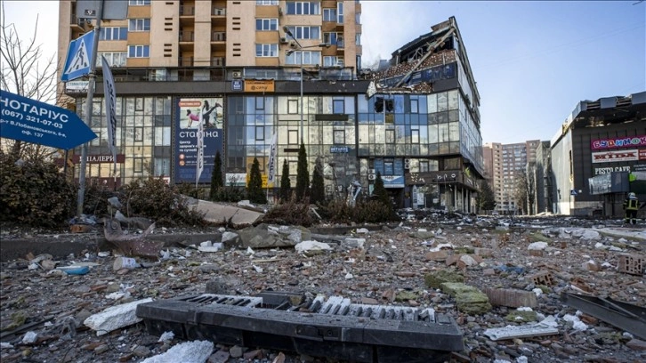 Ukrayna'nın başkenti Kiev'de sivillerin yaşadığı bir apartman vuruldu