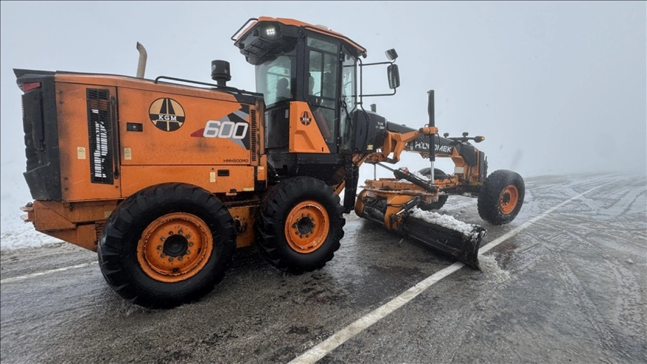 Ulaştırma ekiplerinin karla mücadele mesaisi başladı