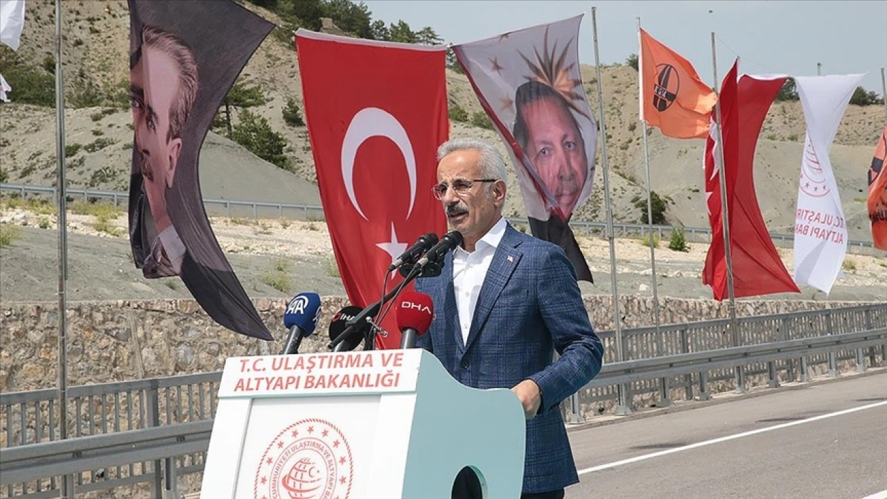 Ulaştırma ve Altyapı Bakanı Uraloğlu: Orta Anadolu Otoyolu'nu inşa etmeyi planlıyoruz