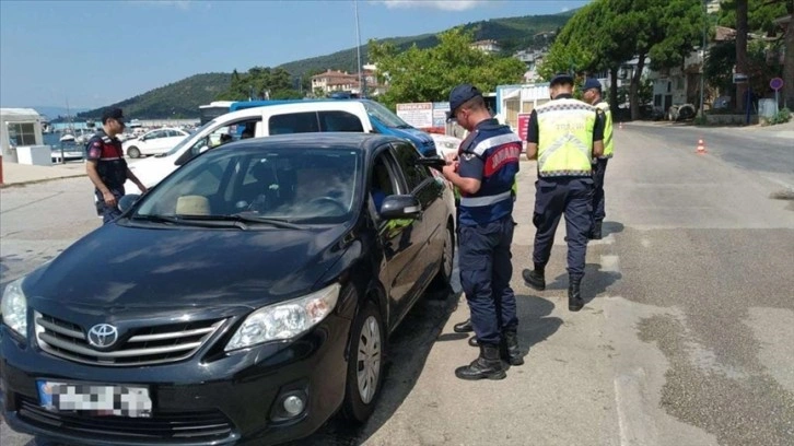 Ülke genelinde aranan kişi ve araçlara yönelik uygulama yapıldı