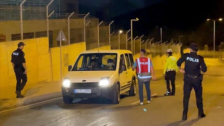 Ülke genelinde 'Huzurlu Sokaklar ve Terör Suçları Uygulaması' yapıldı