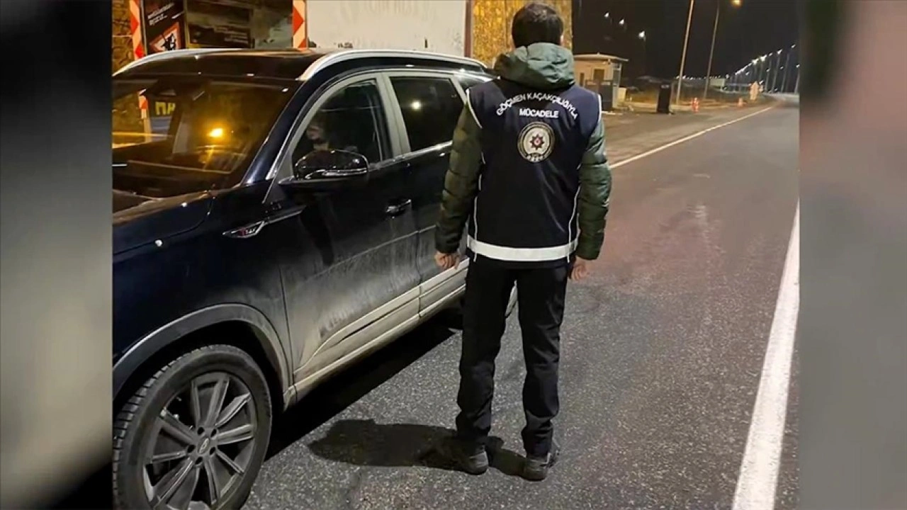 &Uuml;lke genelindeki denetimlerde 55 g&ouml;&ccedil;men ka&ccedil;ak&ccedil;ısı ile 972 d&uuml;zensiz g&ouml;&ccedil;men yakalandı