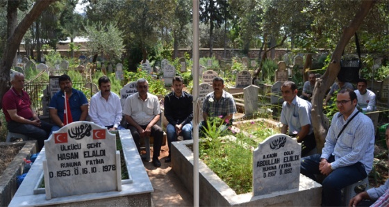 Ülkücü işçiler ülkücü şehidin mezarını yaptırıp andılar