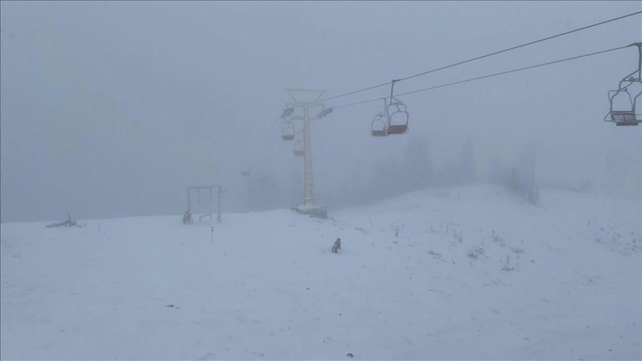 Uludağ'da kar yağışı etkili oluyor