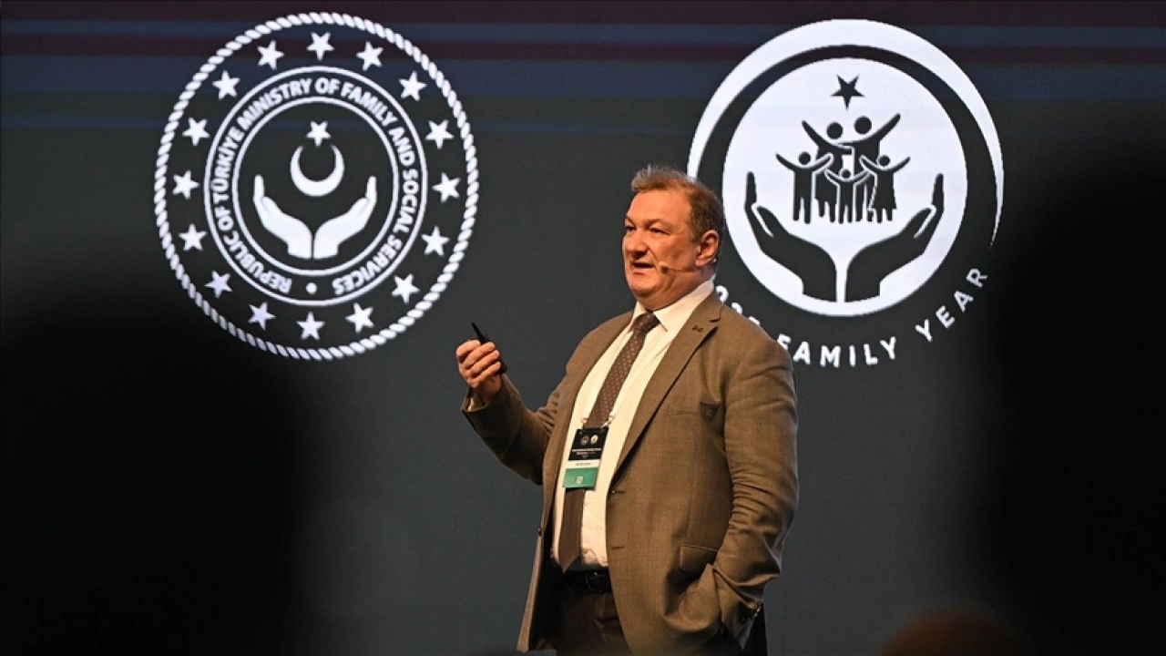 Uluslararası Aile Forumu'nda doğum hızındaki düşüş ve cinsiyet değiştirme ameliyatları konuşuld