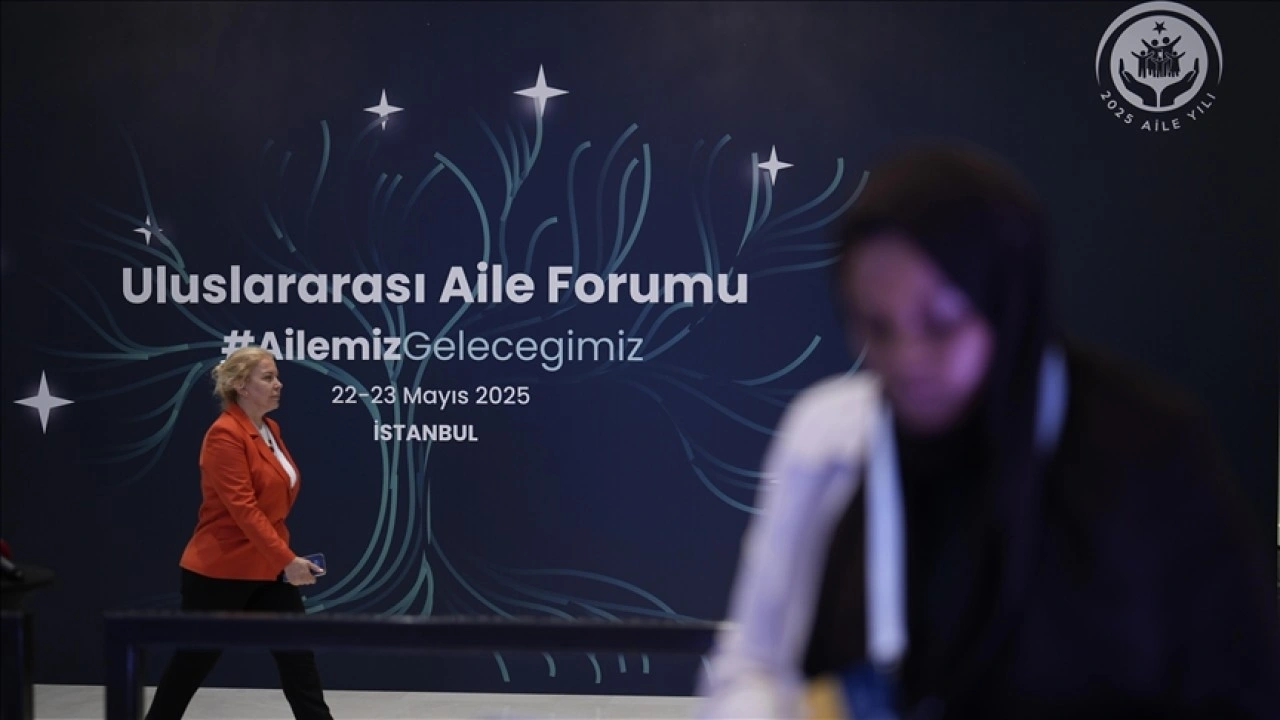 Uluslararası Aile Forumu'nun ikinci günü "Ekranlar Çağında Aile Olmak" paneliyle başl