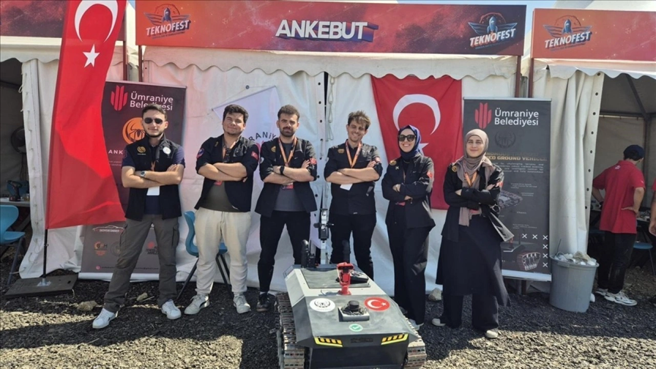 Ümraniye Bilim Merkezi öğrencileri TEKNOFEST yarışmasında "Takım Ruhu" ödülü kazandı