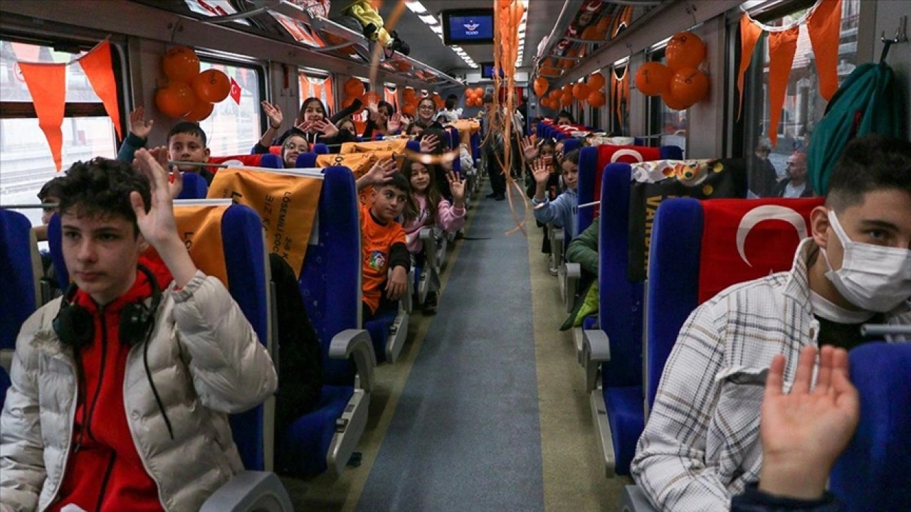 "Umut Treni" lösemili çocuklar için Ankara'dan Kayseri'ye yola çıktı