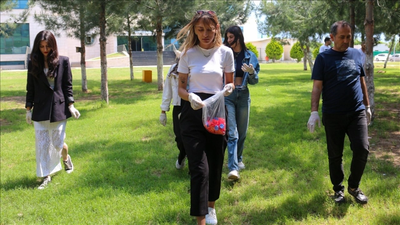 Üniversite öğrencisi topladığı kapaklarla engelli depremzedeleri sevindirmek istiyor