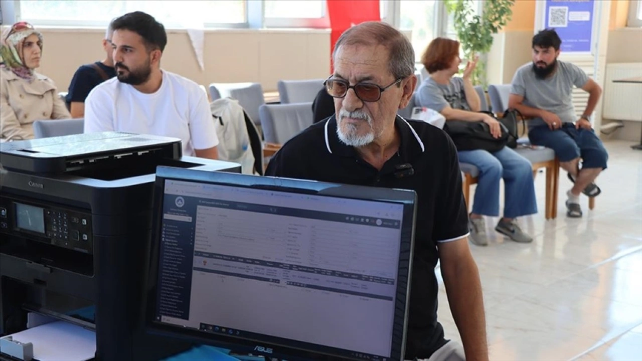 Üniversite okuma hayalini 73 yaşında gerçeğe dönüştürdü