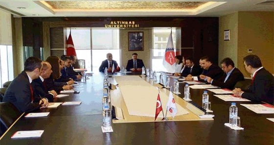 Üniversite ve Kolejden eğitimde örnek iş birliği