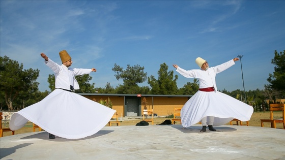 Ünlü semazen Kovid-19 tedbirleri altında Mevlana'yı andı