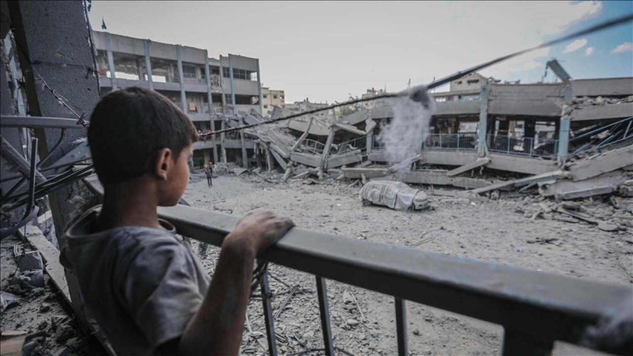 UNRWA: Gazze'de yaklaşık 300 bin öğrenci iki yıl aradan sonra eğitime yeniden başlıyor
