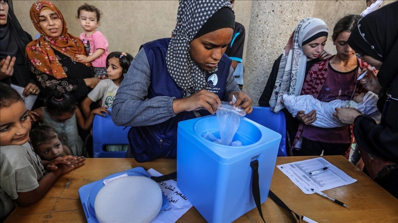 UNRWA: İsrail'in saldırıları sırasında Gazze'deki her 5 çocuktan biri temel aşılardan mahr