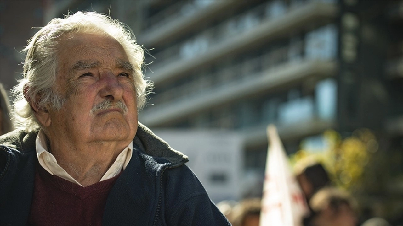 Uruguay'da hayatını kaybeden eski Devlet Başkanı Mujica, çiftliğinde defnedildi