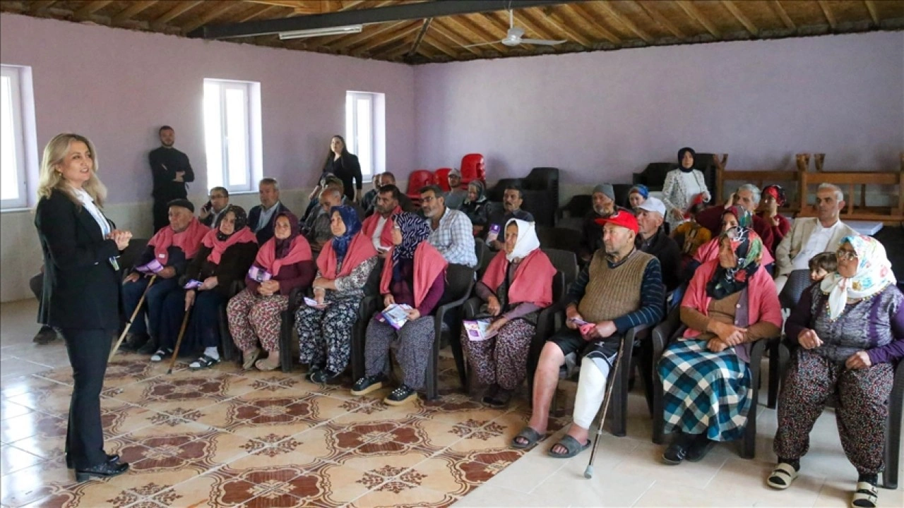 Uşak'ta üniversite öğrencileri köy köy gezerek ilk yardım eğitimi veriyor