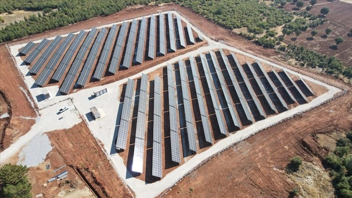 Uşak'ta kurulan güneş enerjisi santrali, köylerin sokak aydınlatmasını karşılayacak
