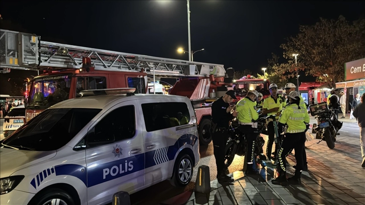 Üsküdar'da vapur ile yük gemisinin çarpışması sonucu 8 kişi yaralandı