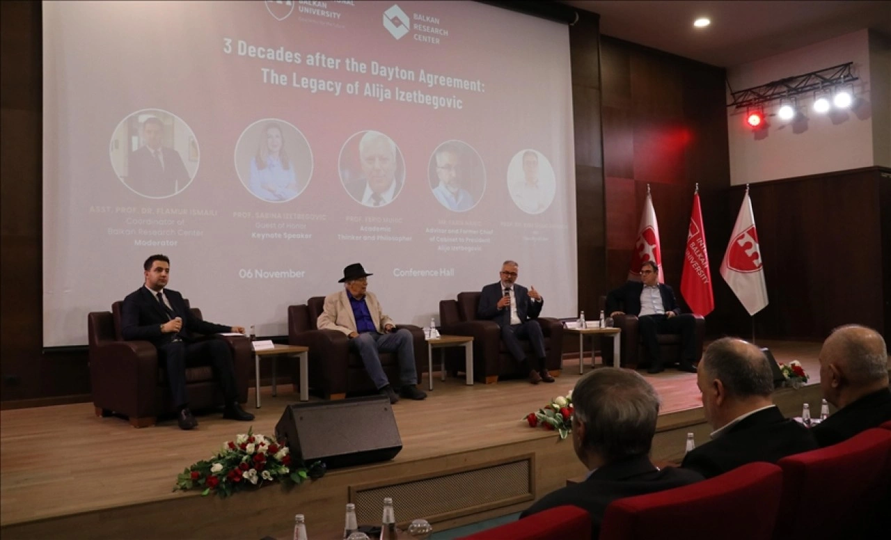 Üsküp'te Aliya İzetbegoviç'in doğumunun 100. yılı dolayısıyla konferans düzenlendi
