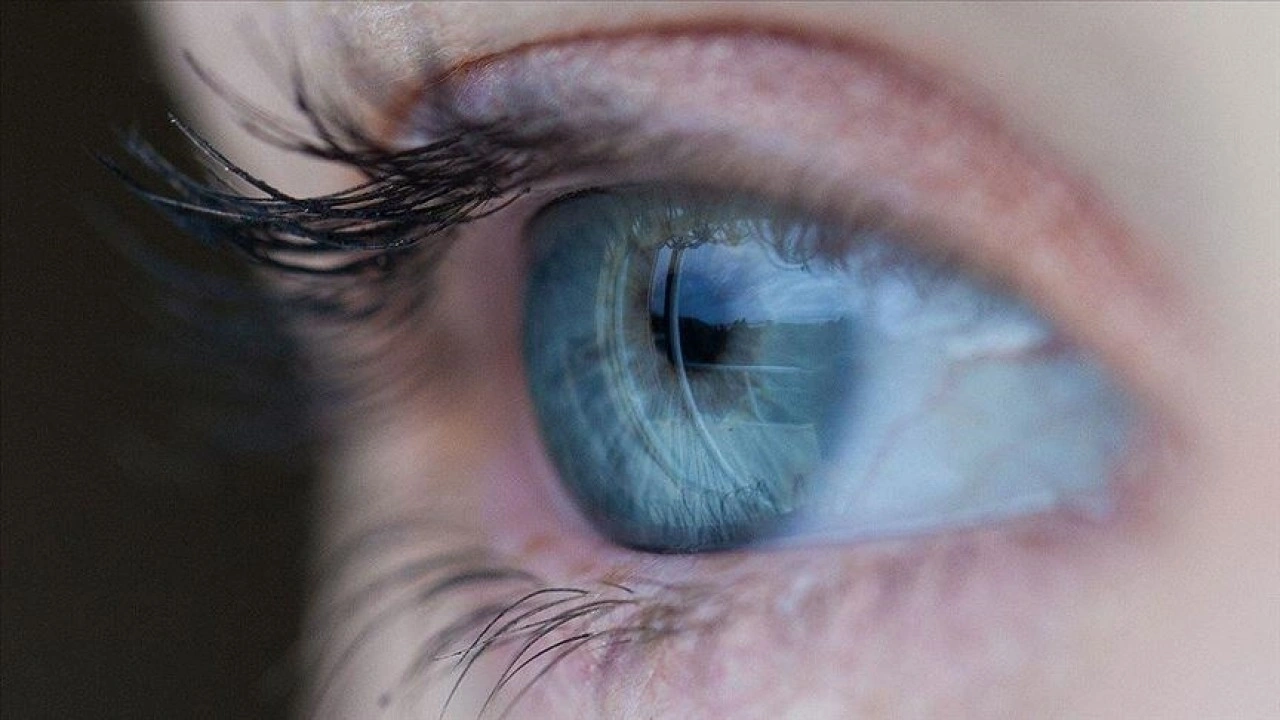 Uzmanından kontakt lensle yüzmek "enfeksiyon riskini artırıyor" uyarısı