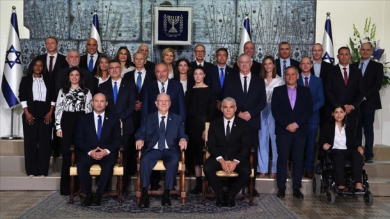 Uzmanlar İsrail'de kurulan yeni hükümetin uzun soluklu olmayacağını düşünüyor