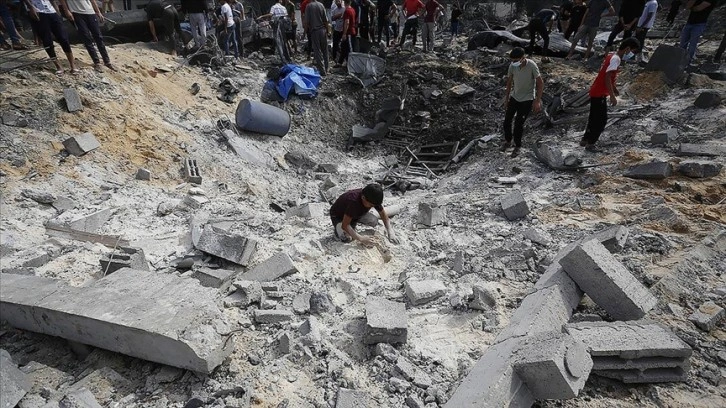Uzmanlar, İsrail'in saldırılarının 'savaş suçu' olduğunu belirtiyor