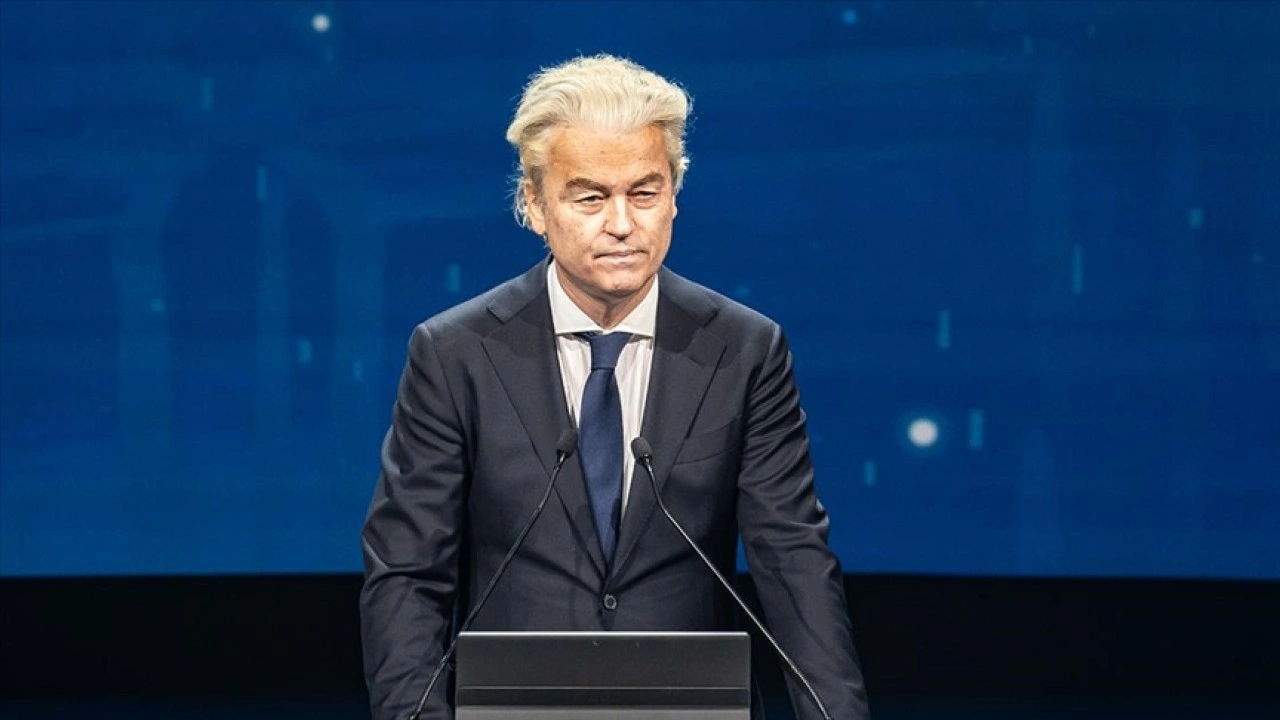 Uzmanlara göre, Wilders'in koalisyonu terk etmesi partisinin anketlerdeki düşüşünden kaynaklanı