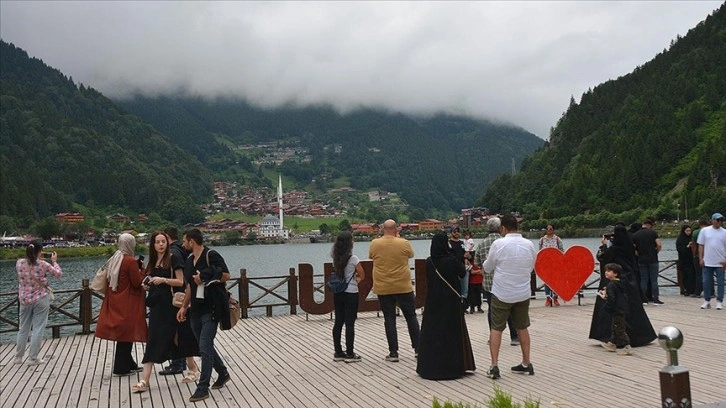 Uzungöl bayramda turistlerin gözde mekanları arasında yerini aldı