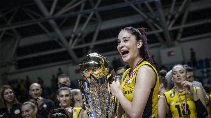 VakıfBank'tan ayrılan Tuğba Şenoğlu, kariyerine Japonya'da devam edecek