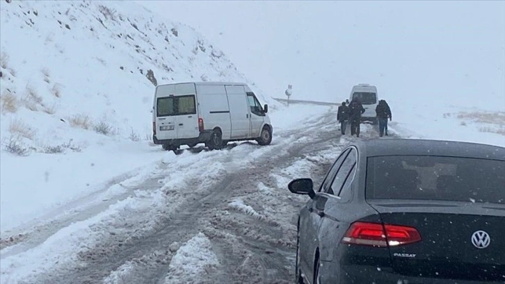 Van, Bitlis ve Muş'un yüksek kesimlerinde kar etkili oldu