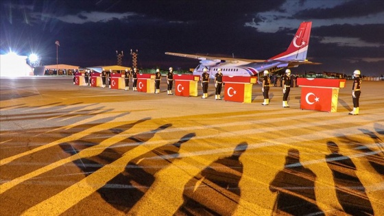 Van'da düşen keşif uçağında şehit olan polis memurları törenle memleketlerine uğurlandı