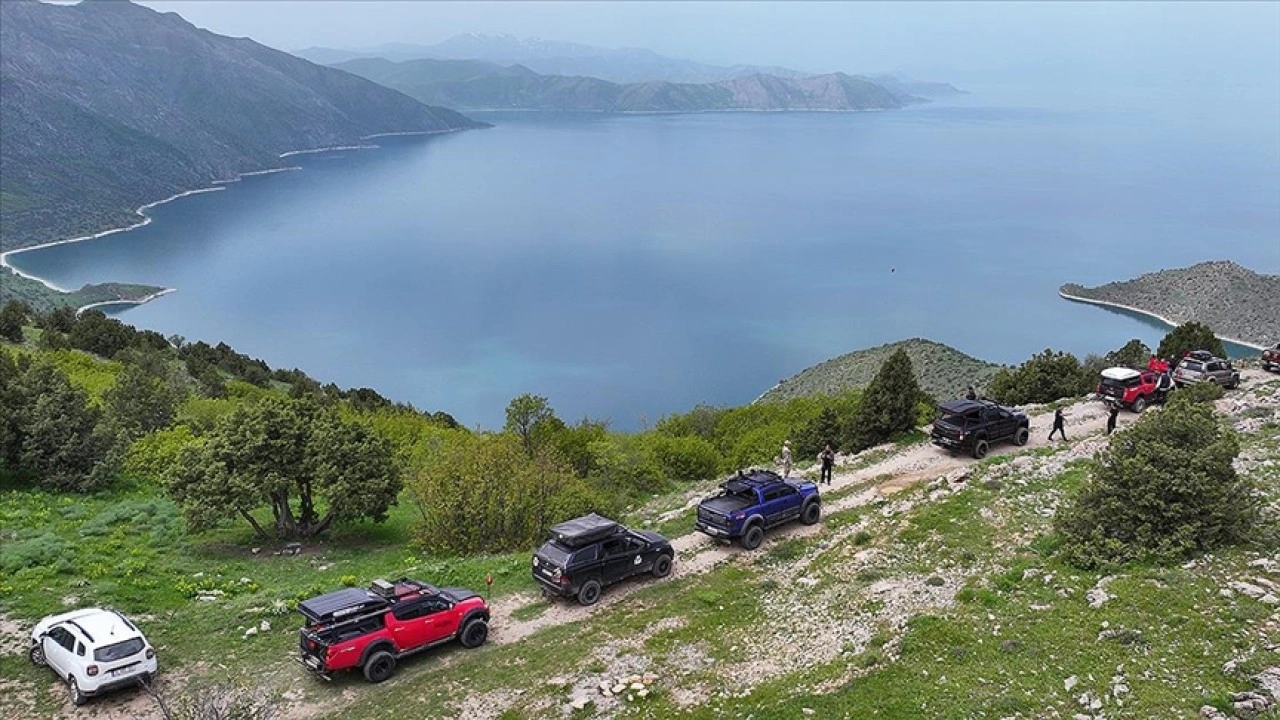 Van Gölü'nün eşsiz koyları off-road tutkunlarını ağırladı