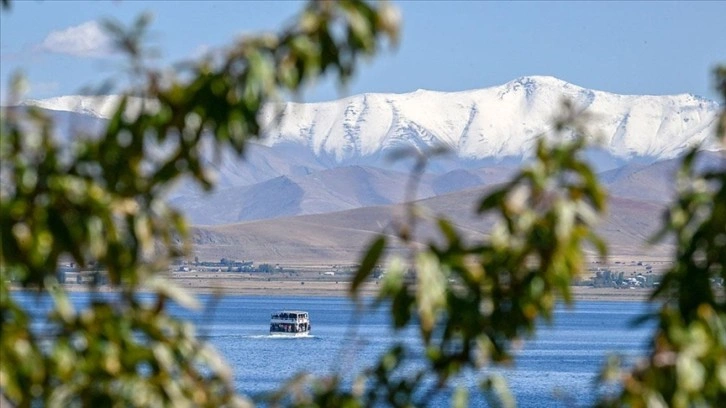 Van Gölü'ndeki Akdamar Adası, yenilenen yüzüyle ziyaretçilerini ağırlayacak