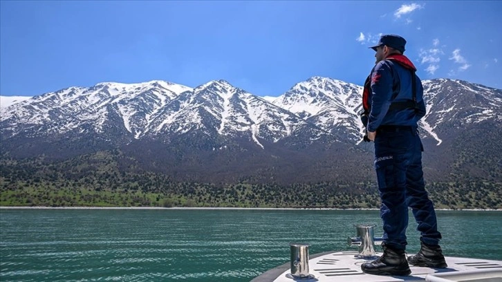 "Van Gölü'nün incisi" üreme döneminde güvenlik güçlerine emanet