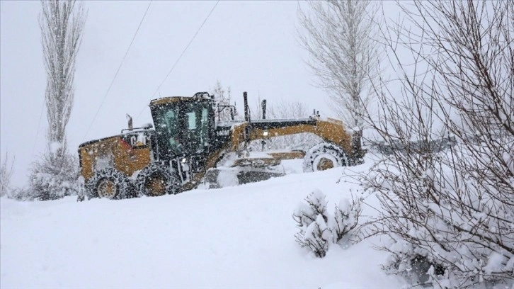 Van, Hakkari, Bitlis ve Muş'ta 961 yerleşimin yolu kardan kapandı