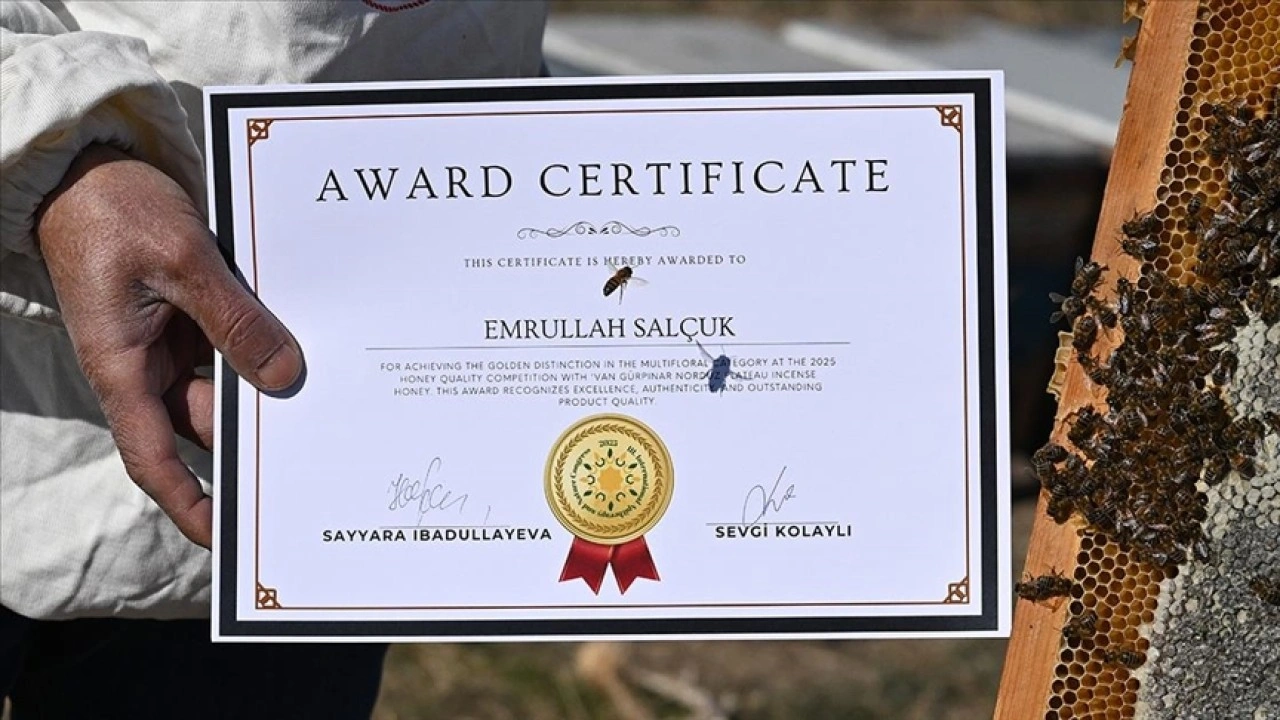 Van'ın verimli yaylalarında üretilen bal Azerbaycan'da "Altın Bal" ödülüne layık