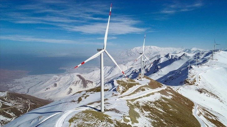 Van'da 3 bin rakımlı rüzgar enerjisi santralinde 50 bin haneye elektrik üretiliyor