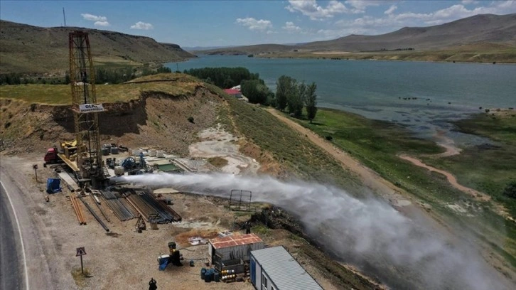Van'da 750 metre derinlikte jeotermal su kaynağına ulaşıldı