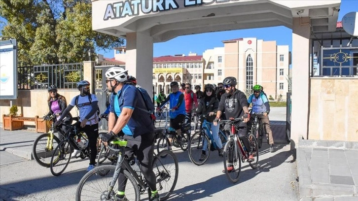 Van'da öğretmenler kurdukları bisiklet topluluğuyla hareketli yaşamı özendiriyor