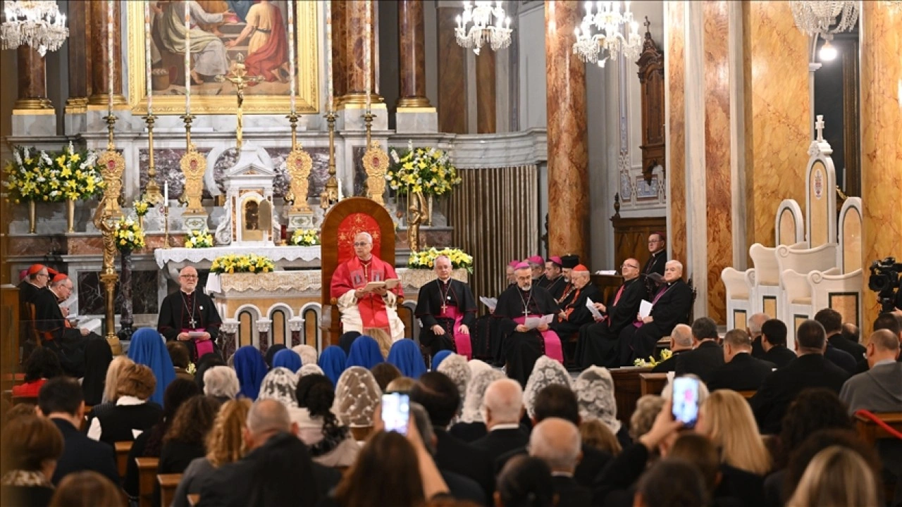 Vatikan Devlet Başkanı Papa 14. Leo, İstanbul'da Kutsal Ruh Katolik Kilisesi'nde hitapta b