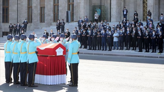 Vefat eden eski Bakan Zeki Ergezen için TBMM'de tören