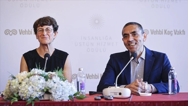 'Vehbi Koç Vakfı İnsanlığa Üstün Hizmet Ödülü'nün ilki BioNTech'in kurucuları Şahin ve Türeci'ye