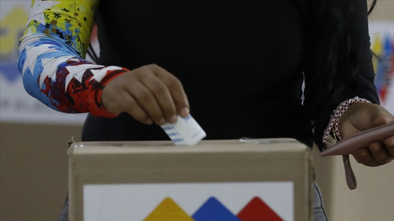 Venezuela'da halk, genel ve bölgesel seçimler için sandık başına gidiyor