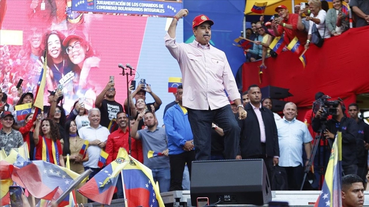 Venezuela Devlet Başkanı Maduro, dans ederek ABD'ye "barış" çağrısında bulundu