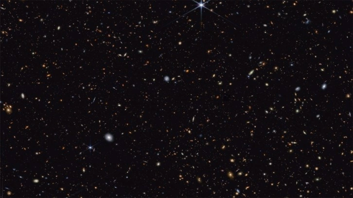 Webb Uzay Teleskobu evren oluşum kuramlarına aykırı en eski "ölü galaksiyi" fotoğrafladı