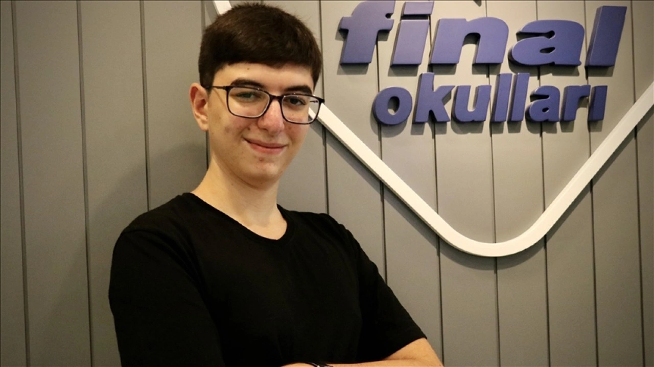 Yabancı Dil Testi'nde 5'inci olan Atakan'ın hedefi doktor olmak