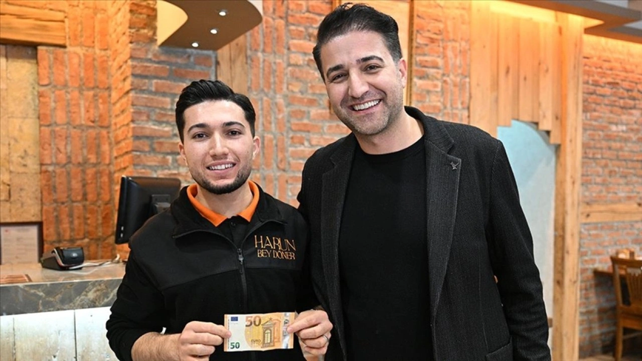 Yabancı turist, garsona verdiği 50 avro bahşişi bir g&uuml;n sonra geri istedi