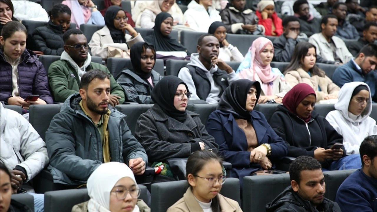 Yabancı üniversite öğrencileri, Mevlana'yı Konya'da yakından tanıma imkanı buluyor