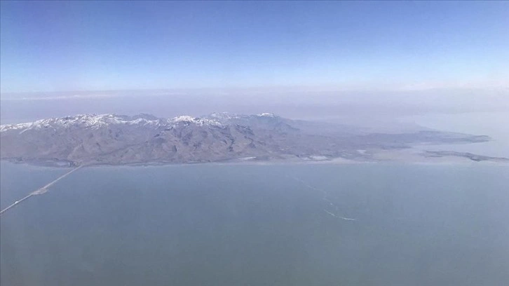 Yağışlı geçen kış Urumiye Gölü'nün su hacmini artırdı