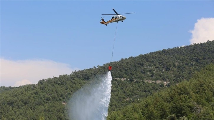 Yangın söndürme helikopteri 'NEFES' dünkü yangında hem gündüz hem gece 70'den fazla sorti yaptı